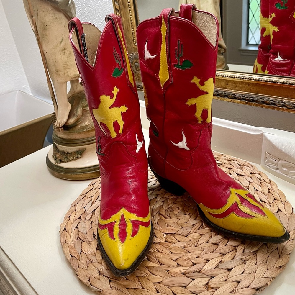 Vintage leather boots in great condition by Larry Mahan.